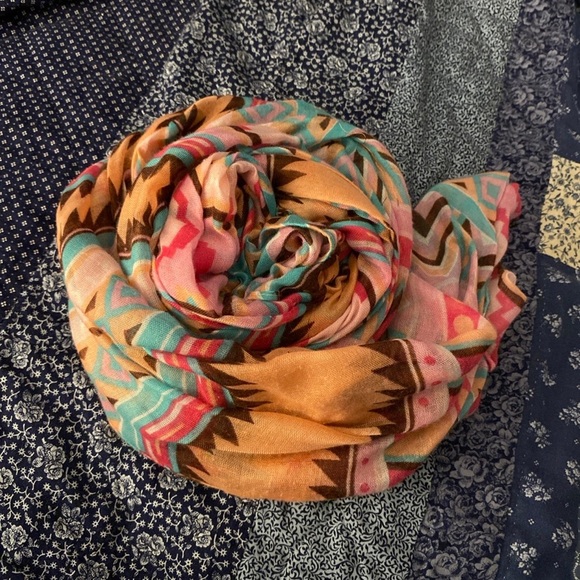Women’s fashion scarf - Picture 2 of 4
